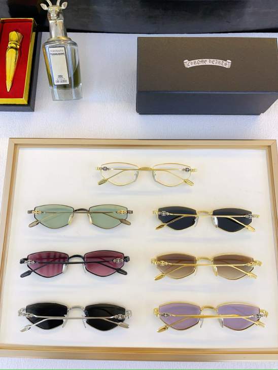 Picture of Chrome Hearts Sunglasses _SKUfw80914574fw